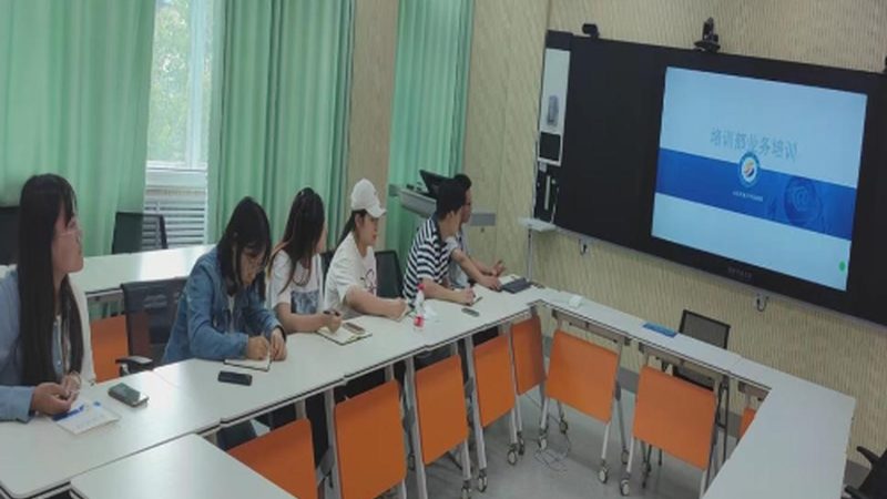 小标题：电商行业发展趋势