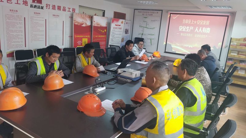 报考心理咨询师需要具备一定的学历要求。根据不同级别，学历要求如下：